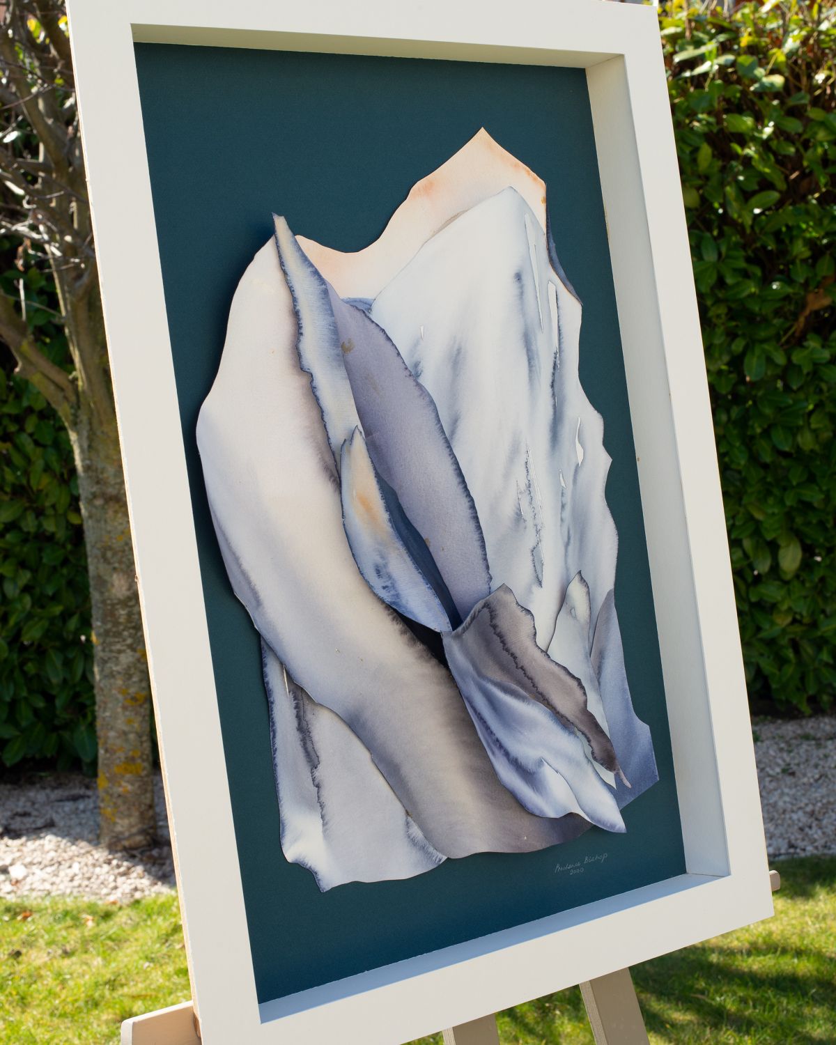Mont Charvin Painting demonstrating a contrasting back mount